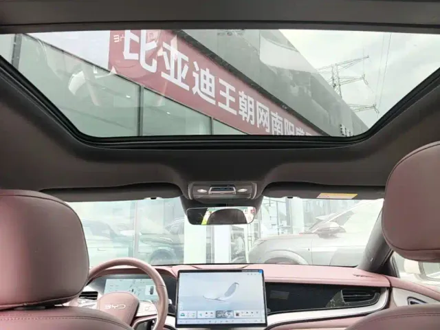 BYD Seal 07 DM-i — Фото автомобиля 17