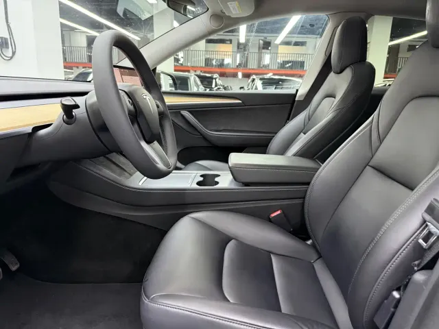 Tesla Model Y — Фото автомобиля 8
