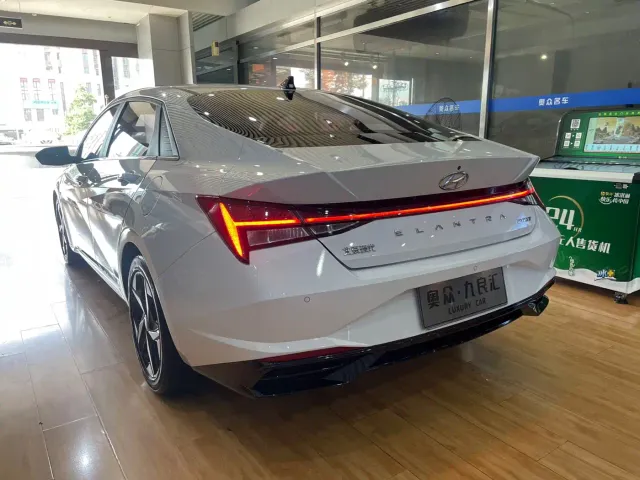 Hyundai Elantra — Фото автомобиля 11