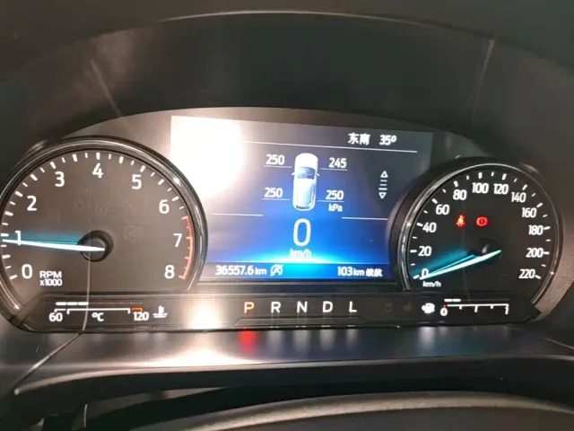 Ford Escape — Фото автомобиля 7