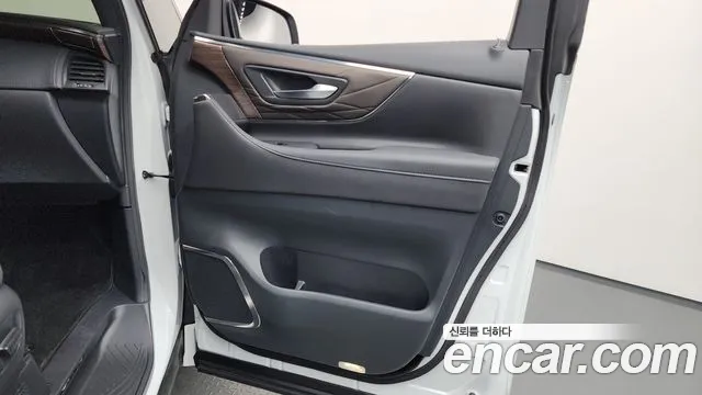 Toyota Alphard — Фото автомобиля 19