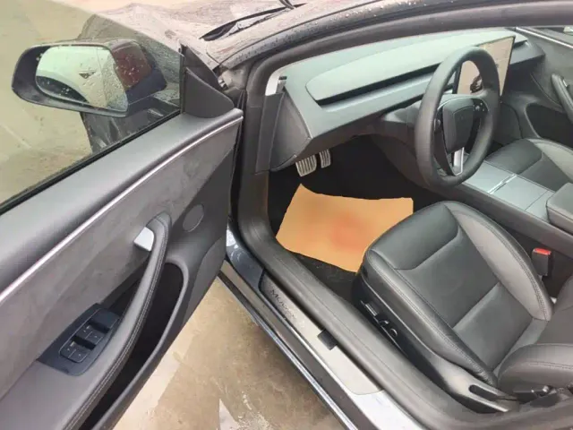Tesla Model 3 — Фото автомобиля 15