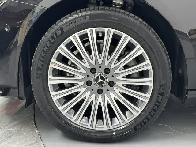 Mercedes-Benz E-Class — Фото автомобиля 23