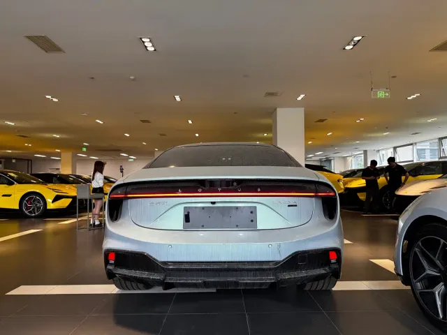 Lotus Emeya — Фото автомобиля 4