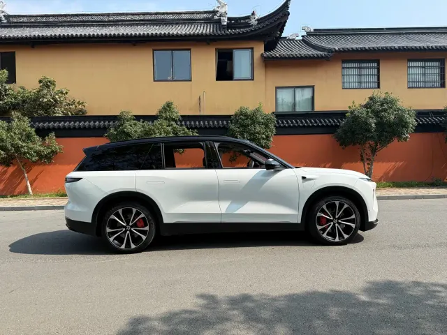 Nio ES8 — Фото автомобиля 4