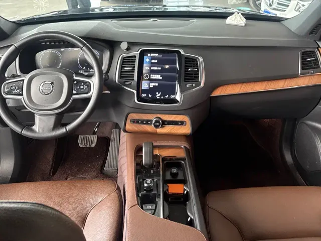 Volvo XC90 — Фото автомобиля 9