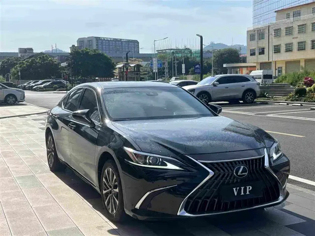 Lexus ES — Фото автомобиля 3