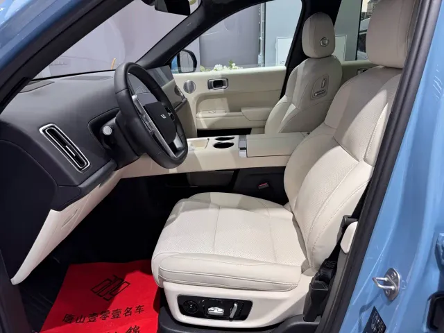 Li Auto L8 — Фото автомобиля 15