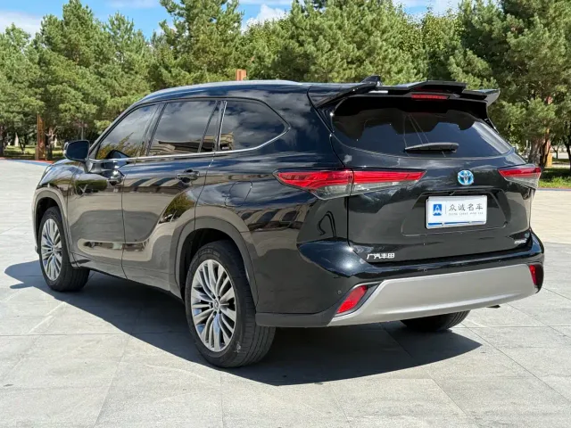 Toyota Highlander — Фото автомобиля 7
