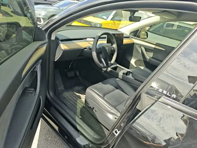 Tesla Model Y — Фото автомобиля 15