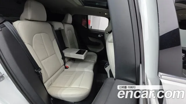 Вольво XC40 B4 Ultimate Bright — Фото автомобиля 18