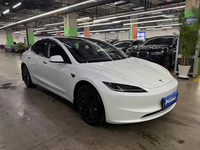 Tesla Model 3 — Фото автомобиля 2
