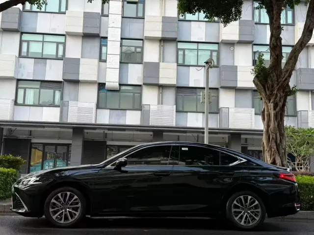 Lexus ES — Фото автомобиля 4