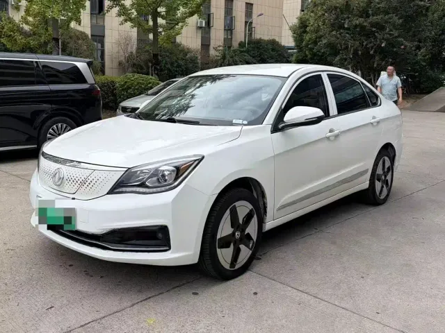Фотография автомобиля — Dongfeng Fengshen E70