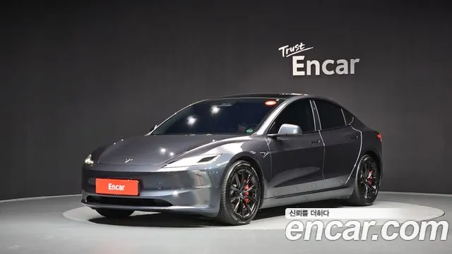 Фотография автомобиля — Tesla Model 3