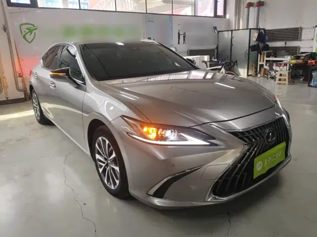 Lexus ES — Фото автомобиля 3