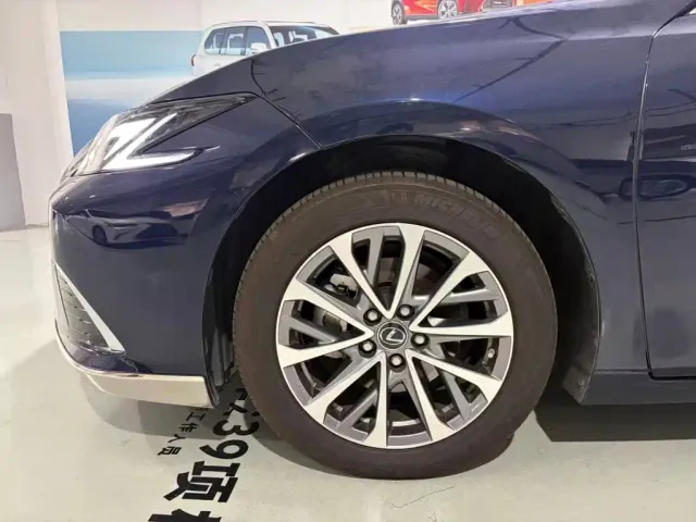 Lexus ES — Фото автомобиля 10