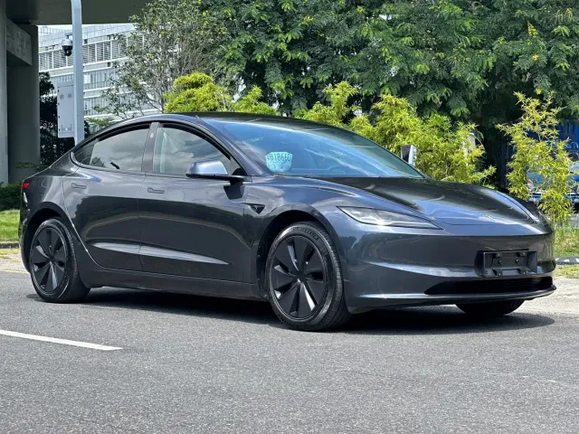 Tesla Model 3 — Фото автомобиля 3