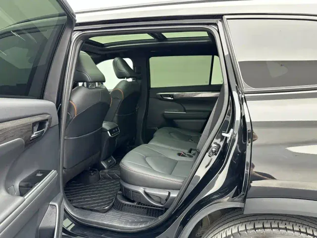 Toyota Crown Kluger — Фото автомобиля 14