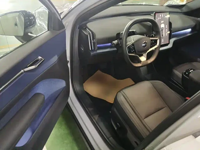 Volvo EX30 — Фото автомобиля 15