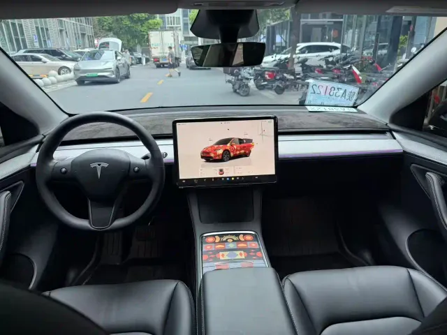 Tesla Model Y — Фото автомобиля 7