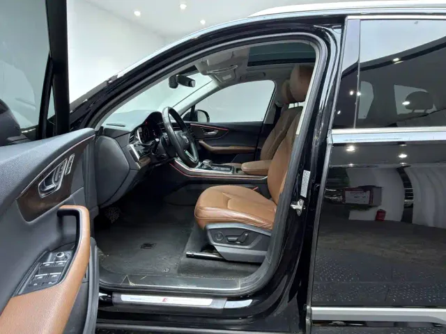 Audi Q7 — Фото автомобиля 14