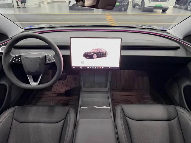 Tesla Model 3 — Фото автомобиля 11