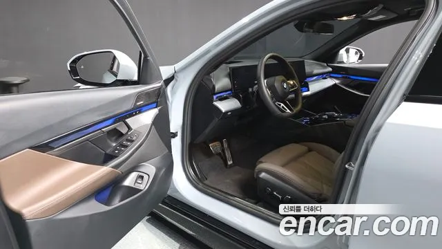 BMW 5 Series G60 — Фото автомобиля 15