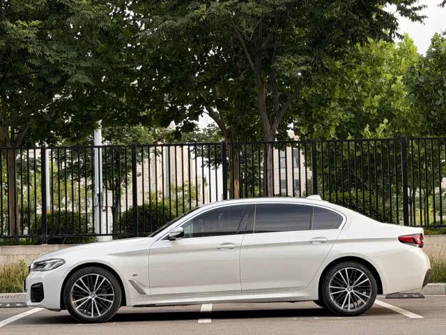 BMW 5 Series — Фото автомобиля 2