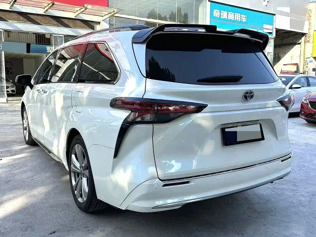 Toyota Sienna — Фото автомобиля 8