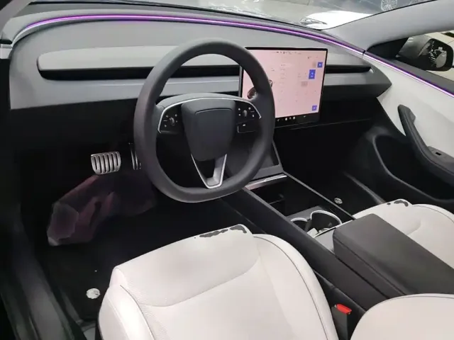 Tesla Model 3 — Фото автомобиля 9
