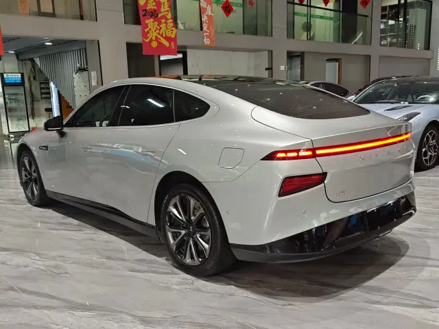 Xpeng P7 — Фото автомобиля 7