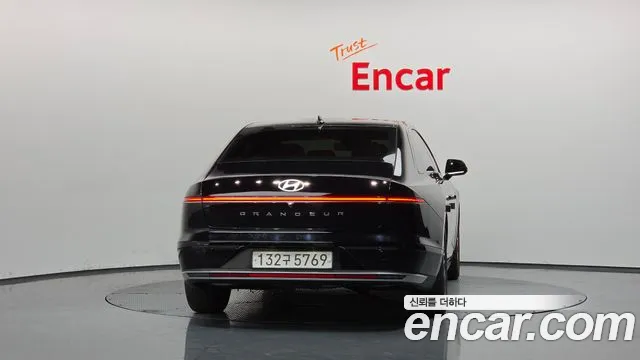 Hyundai Grandeur Grandeur (GN7) 2.5 Бензин 2WD — Фото автомобиля 3
