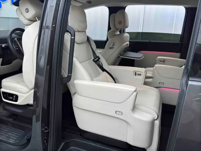 Li Auto MEGA — Фото автомобиля 16