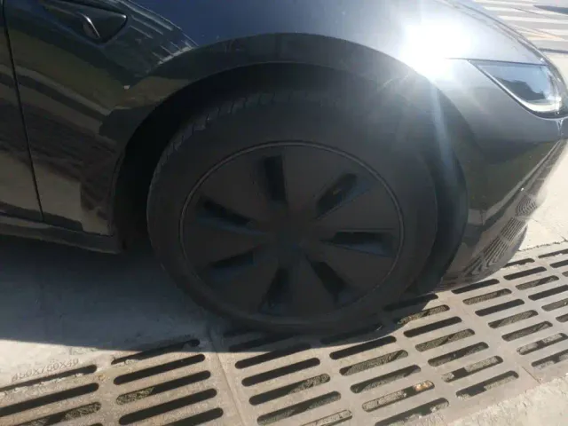 Tesla Model 3 — Фото автомобиля 25