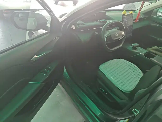 Changan Qiyuan A05 — Фото автомобиля 15