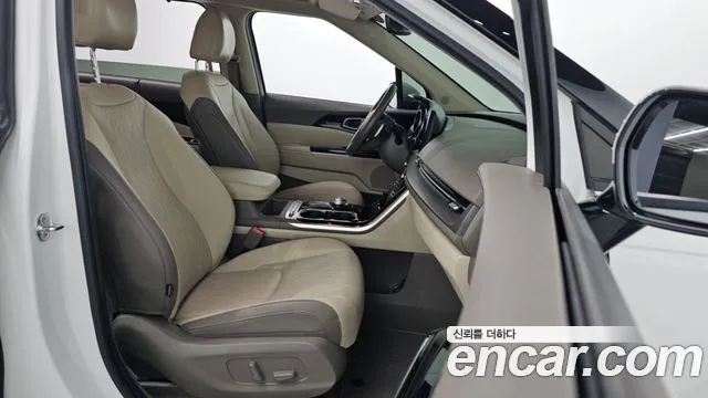 Kia Canival — Фото автомобиля 23