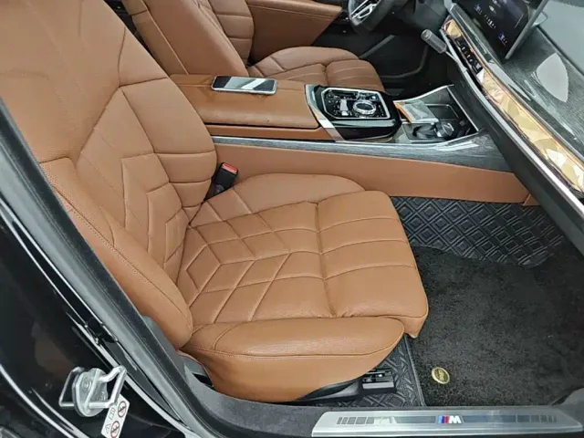 BMW i7 — Фото автомобиля 24