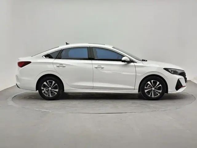 Changan Eado — Фото автомобиля 2
