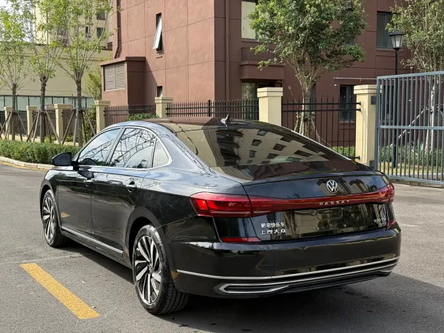 Volkswagen Passat — Фото автомобиля 7
