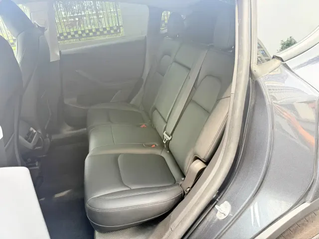 Tesla Model Y — Фото автомобиля 5