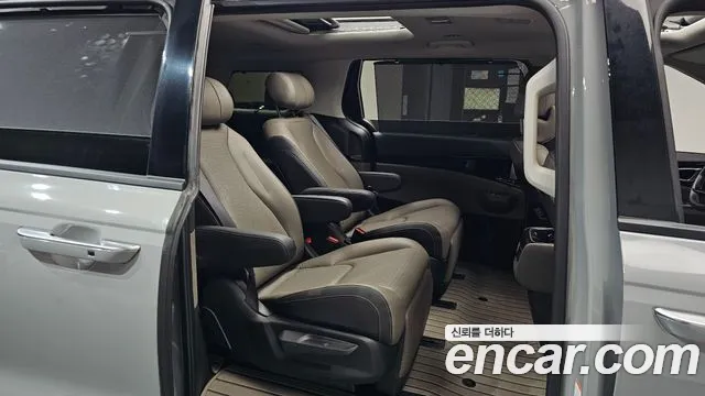 Kia Carnival Generation 4 — Фото автомобиля 10