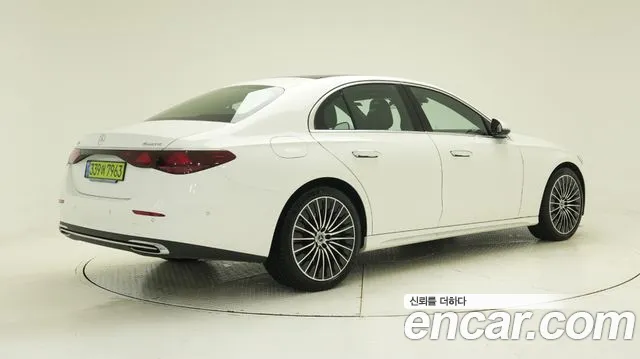 Mercedes-Benz E-Class — Фото автомобиля 2