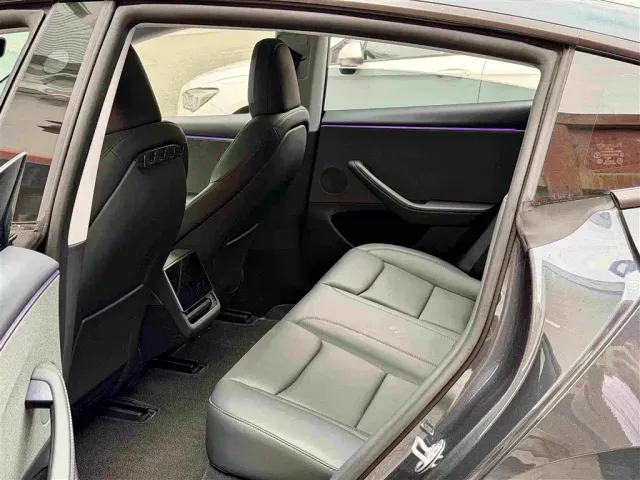 Tesla Model 3 — Фото автомобиля 8