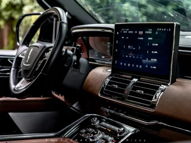 Lincoln Navigator — Фото автомобиля 6