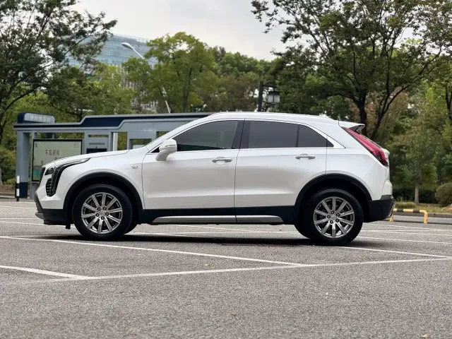 Cadillac Cadillac XT4 2021 28T FWD Premium Edition — Фото автомобиля 4