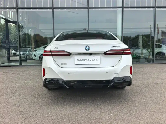 BMW i5 — Фото автомобиля 19