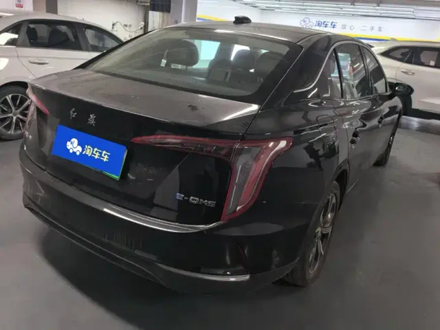 Hongqi E-QM5 — Фото автомобиля 3