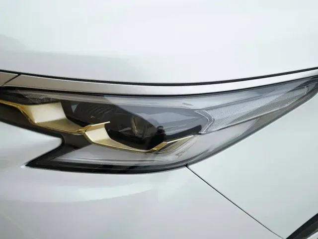 Toyota Granvia 2022 2.5L Hybrid Noble Edition — Фото автомобиля 13