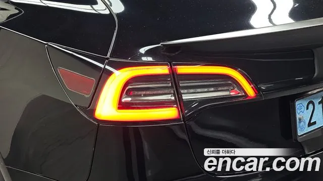 Tesla Model 3 — Фото автомобиля 8